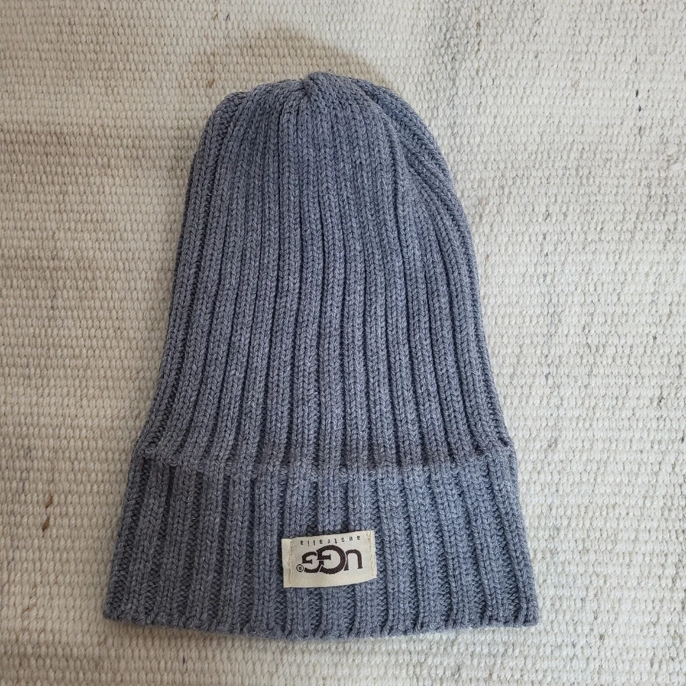 UGG Winter Beanie Hat with Faux Fur Pom Pom in Gray - Picture 4 of 6